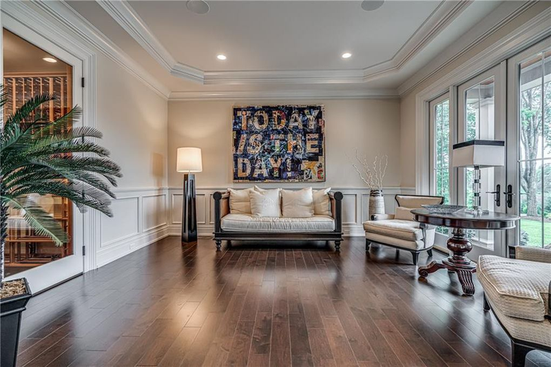 Illustration for article titled Phil Kessel's Pittsburgh House Is For Sale, And It Has The Loneliest Home Theater In The World